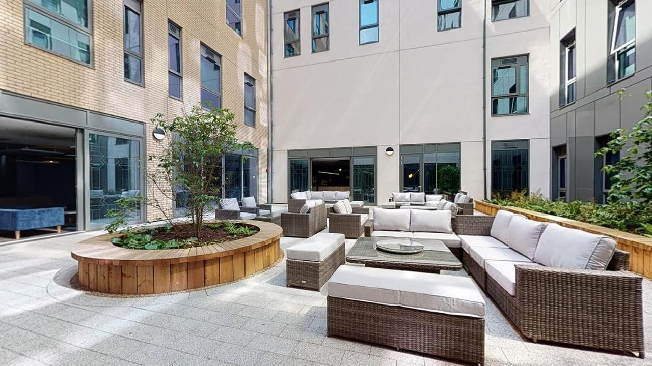 Student Only Crown Place NWI Exterior photo